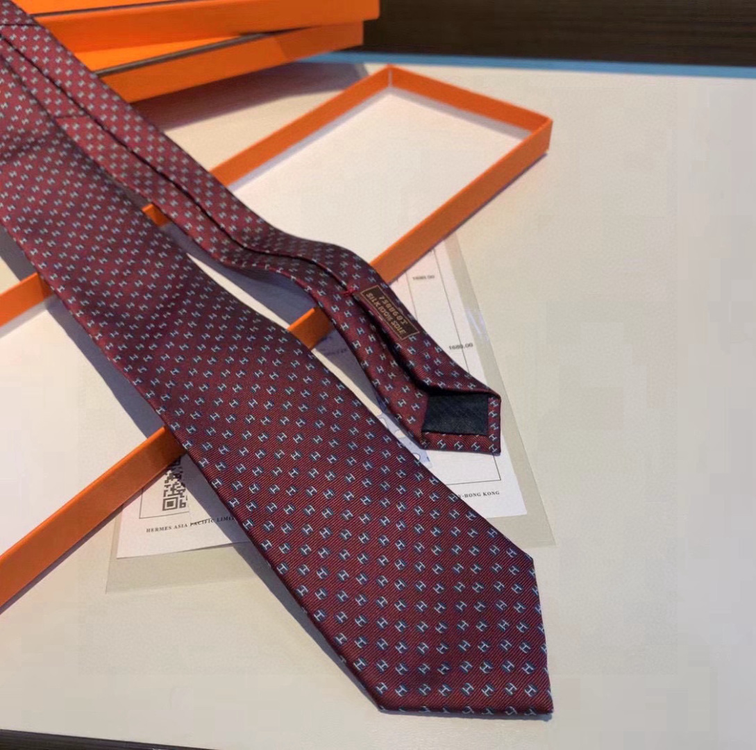 特价爱马仕H字母男士新款领带系列👔👔，让男士可以充分展示自己个性。100%顶级斜纹真丝手工定制‼