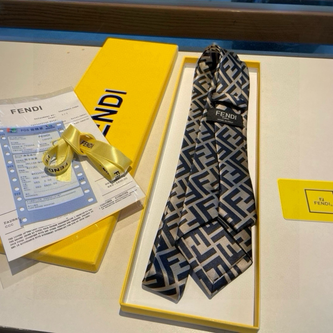 特价 新 👏👏 男士芬迪爆款领带👔👔，稀有😻😻展现精湛手工与时尚优雅的理想选择，这款采用F家最具标志性的