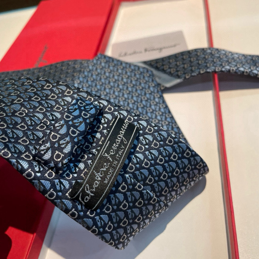 特价特价P 配包装  菲拉格慕男士新款领带系列👔👔，让男士可以充分展示自己个性。100%顶级斜纹真丝手工