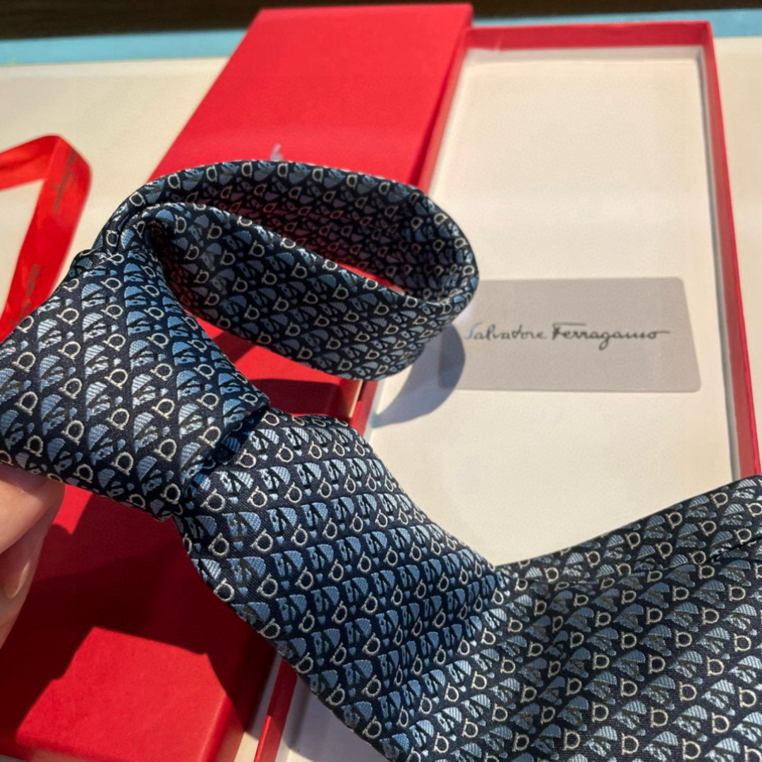 特价特价P 配包装  菲拉格慕男士新款领带系列👔👔，让男士可以充分展示自己个性。100%顶级斜纹真丝手工