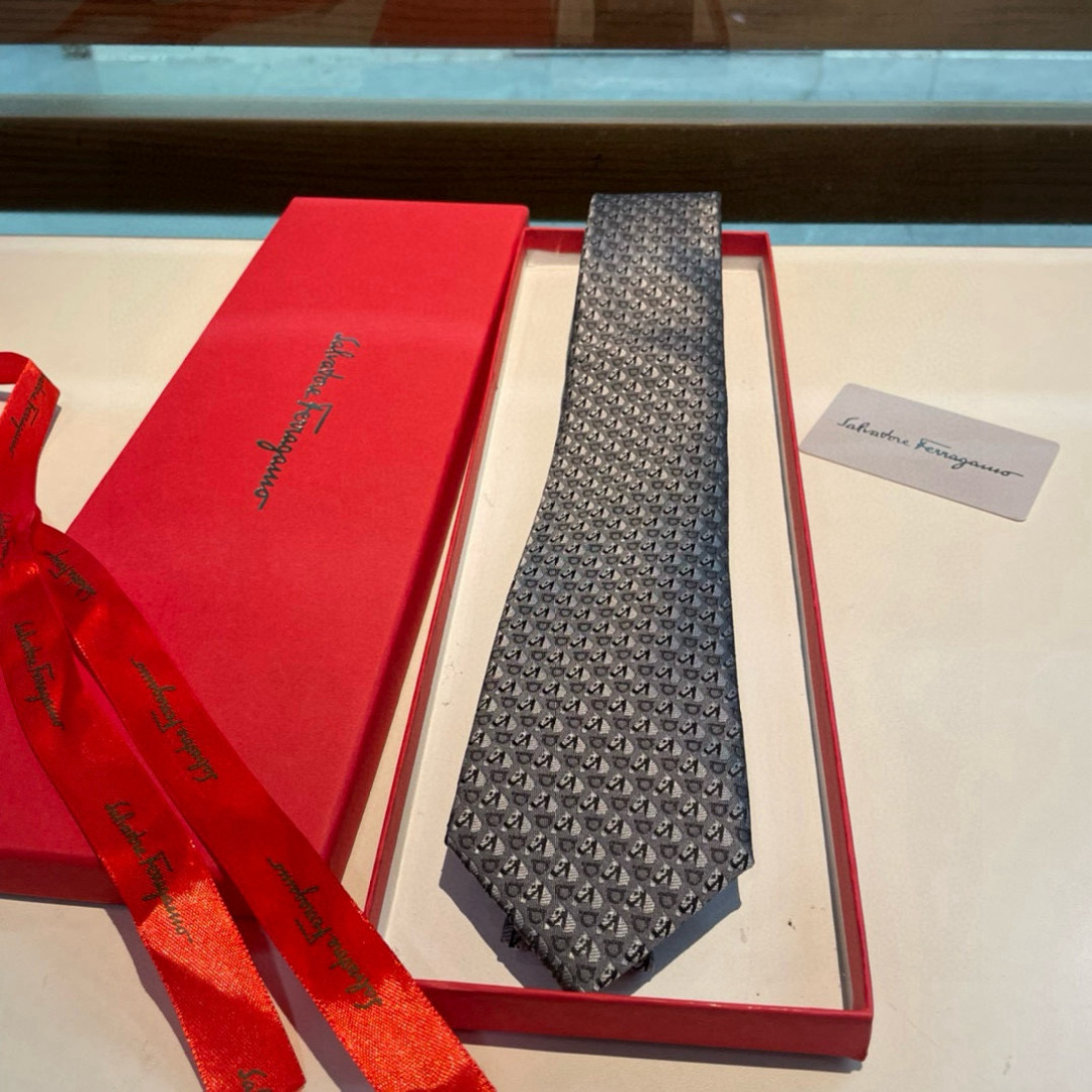 特价特价P 配包装  菲拉格慕男士新款领带系列👔👔，让男士可以充分展示自己个性。100%顶级斜纹真丝手工