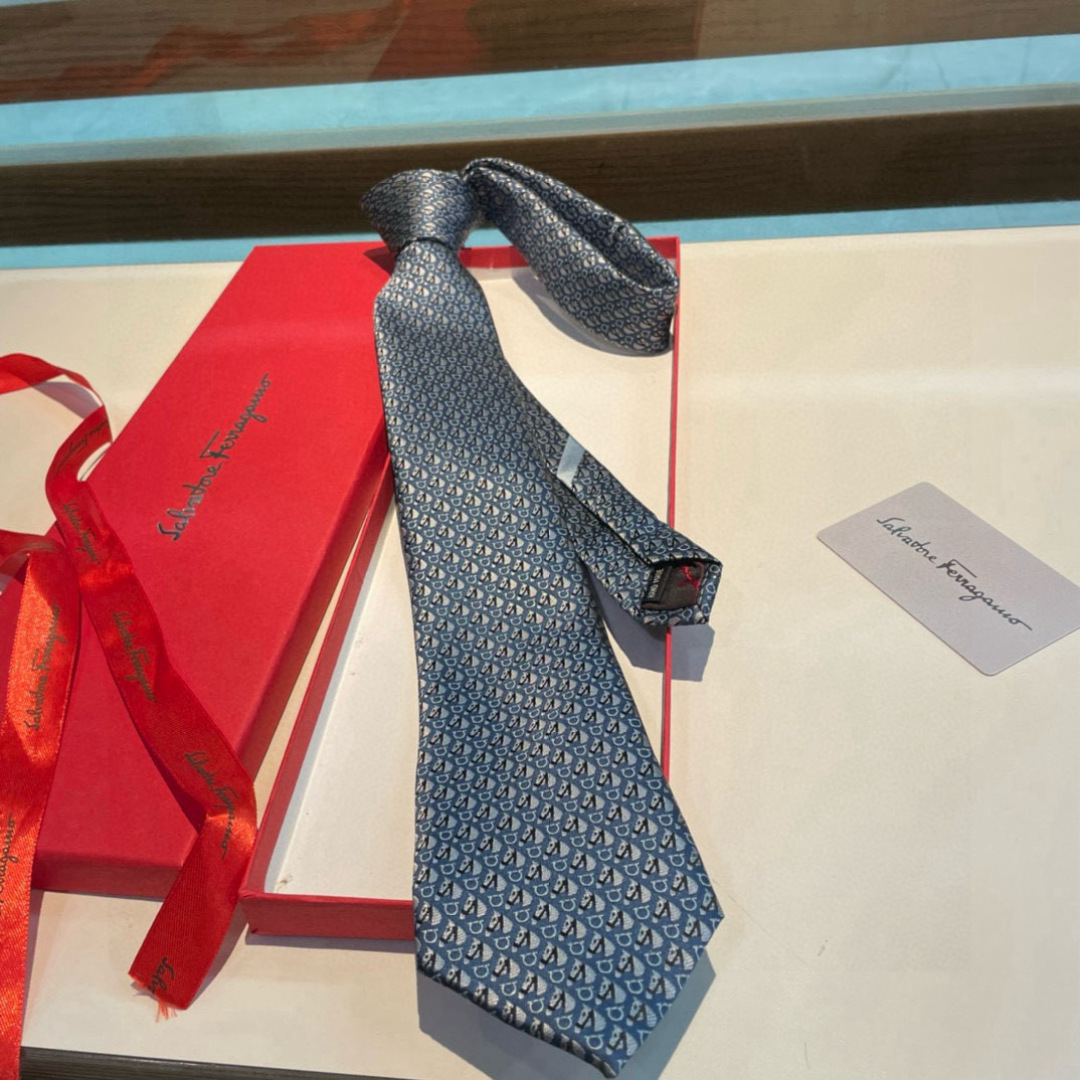 特价特价P 配包装  菲拉格慕男士新款领带系列👔👔，让男士可以充分展示自己个性。100%顶级斜纹真丝手工