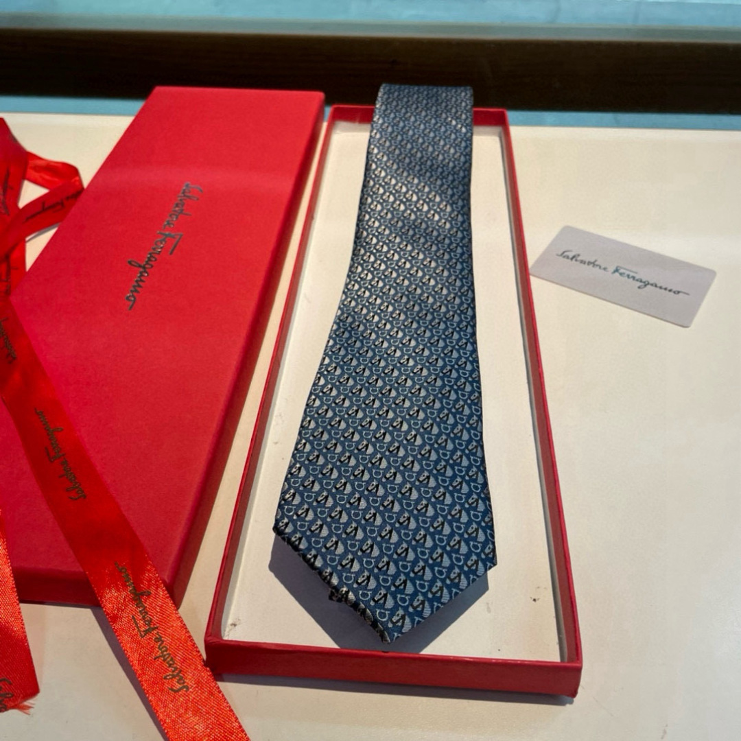 特价特价P 配包装  菲拉格慕男士新款领带系列👔👔，让男士可以充分展示自己个性。100%顶级斜纹真丝手工