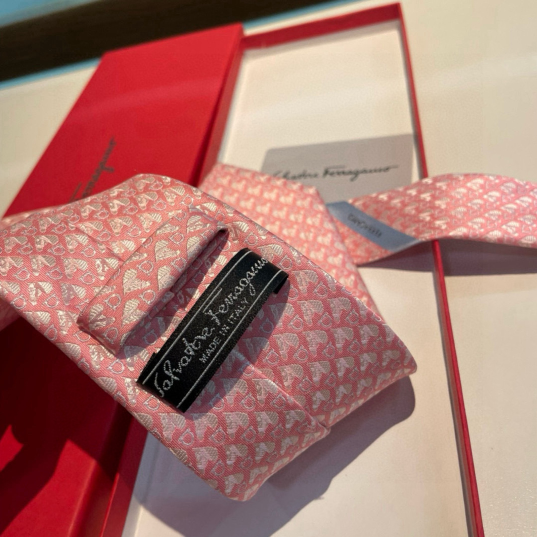 特价特价P 配包装  菲拉格慕男士新款领带系列👔👔，让男士可以充分展示自己个性。100%顶级斜纹真丝手工