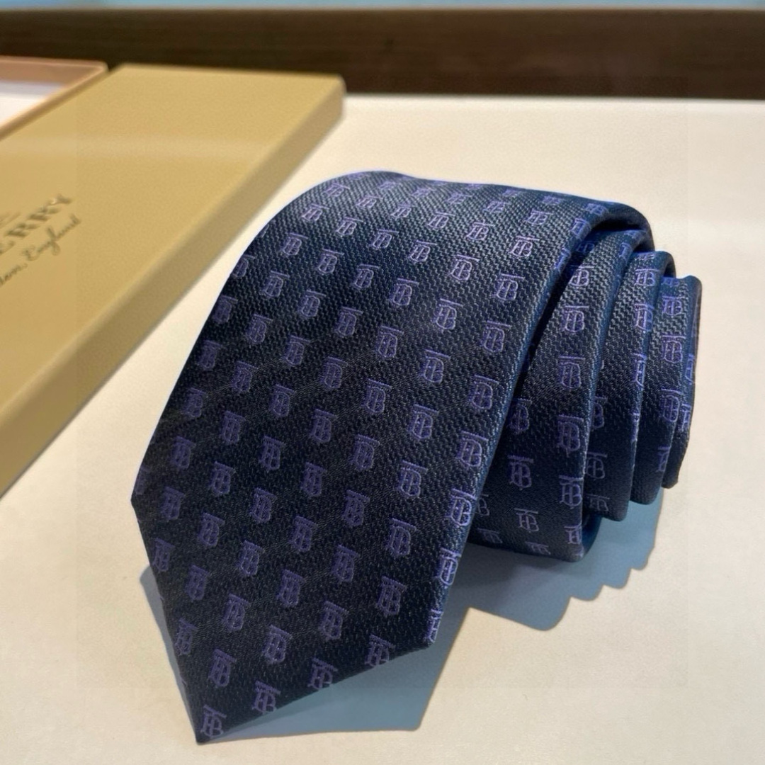 特价👏B家专柜同步领带出货啦‼️‼️ 巴宝莉男士👔👔，稀有😻😻展现精湛手工与时尚优雅的理想选择，以最经典
