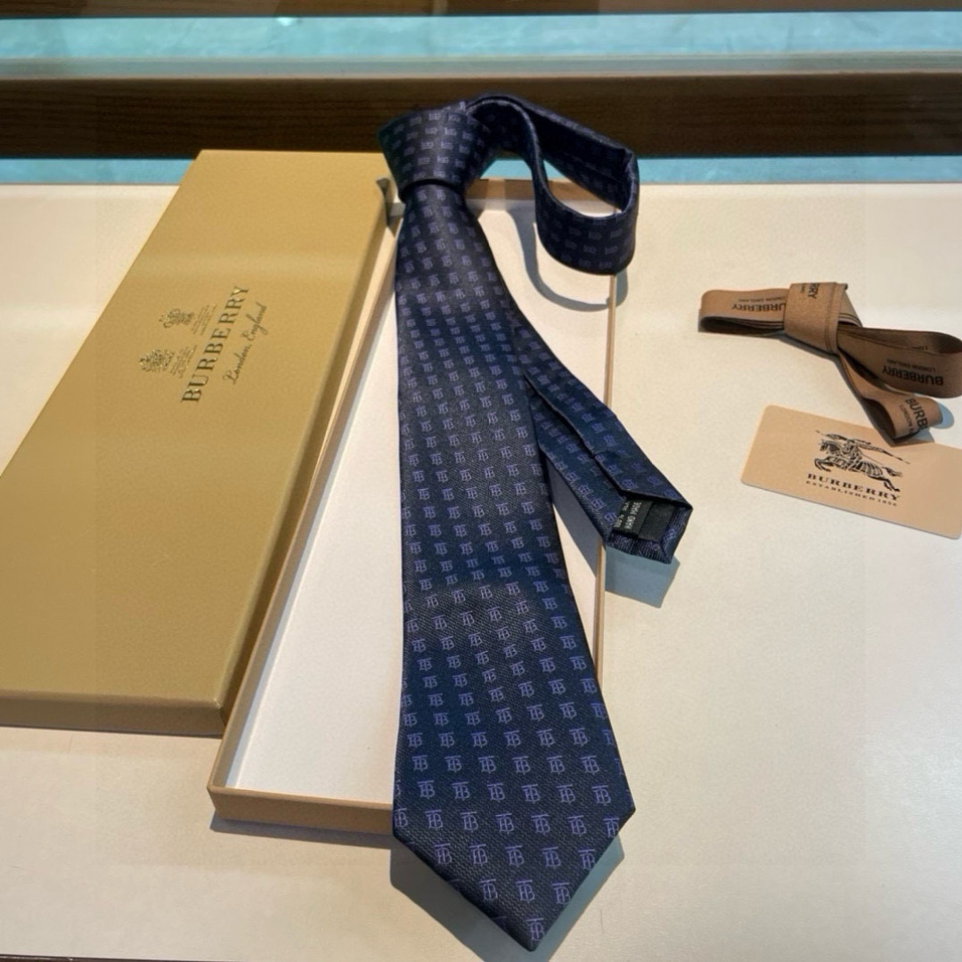 特价👏B家专柜同步领带出货啦‼️‼️ 巴宝莉男士👔👔，稀有😻😻展现精湛手工与时尚优雅的理想选择，以最经典