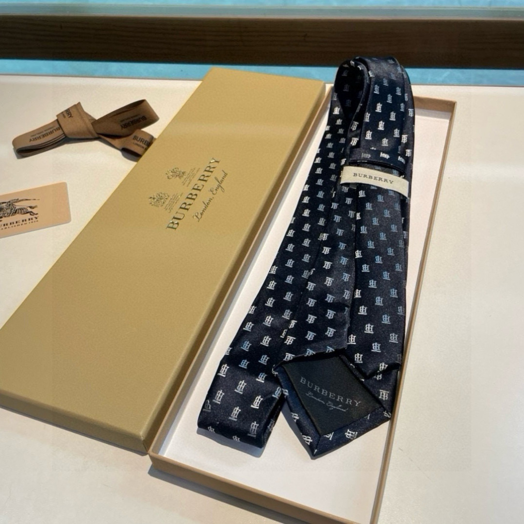 特价👏B家专柜同步领带出货啦‼️‼️ 巴宝莉男士👔👔，稀有😻😻展现精湛手工与时尚优雅的理想选择，以最经典