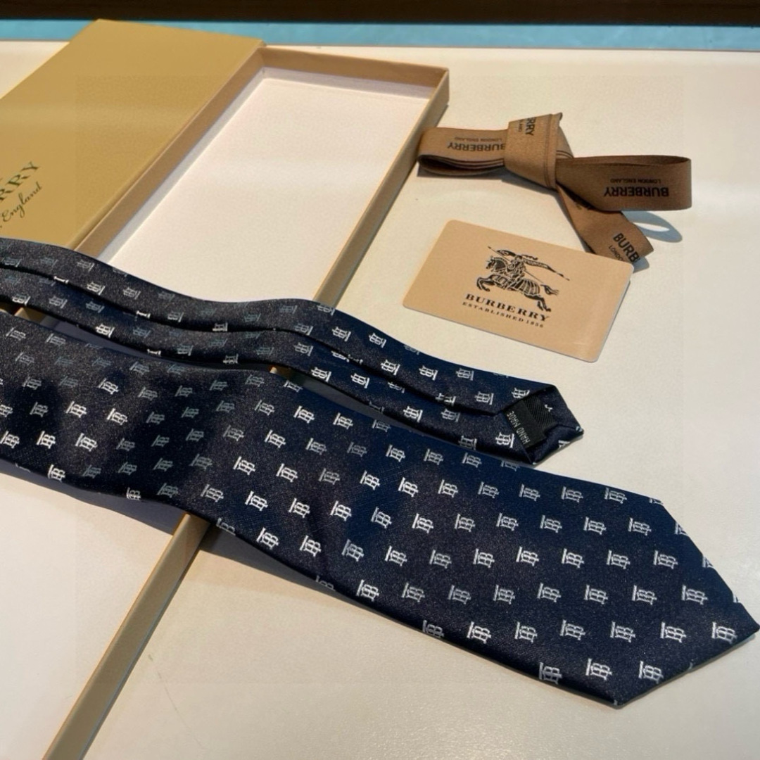 特价👏B家专柜同步领带出货啦‼️‼️ 巴宝莉男士👔👔，稀有😻😻展现精湛手工与时尚优雅的理想选择，以最经典