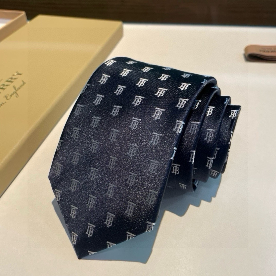 特价👏B家专柜同步领带出货啦‼️‼️ 巴宝莉男士👔👔，稀有😻😻展现精湛手工与时尚优雅的理想选择，以最经典