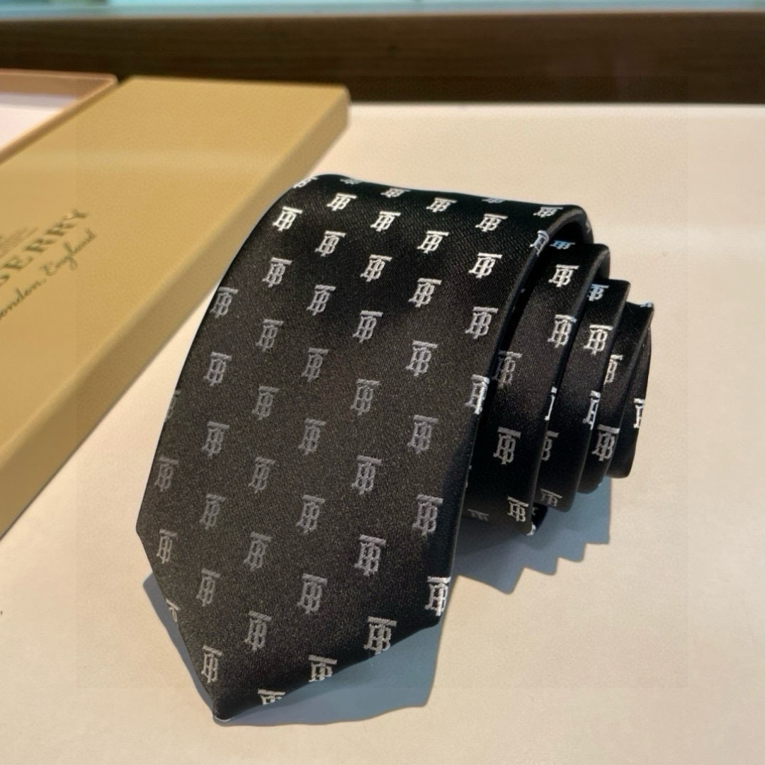 特价👏B家专柜同步领带出货啦‼️‼️ 巴宝莉男士👔👔，稀有😻😻展现精湛手工与时尚优雅的理想选择，以最经典