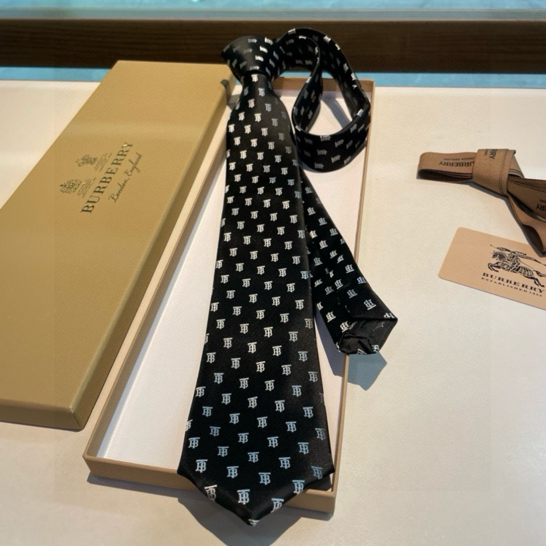 特价👏B家专柜同步领带出货啦‼️‼️ 巴宝莉男士👔👔，稀有😻😻展现精湛手工与时尚优雅的理想选择，以最经典