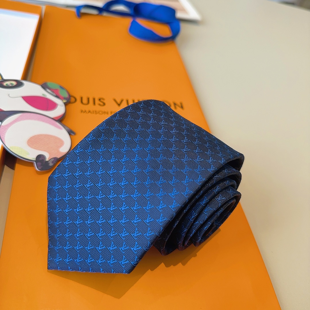 特价特 LV Fishnet桑蚕丝领带于意大利匠心打造，以品牌字母巧筑渔网图案，为经典格调注入俊朗气息
