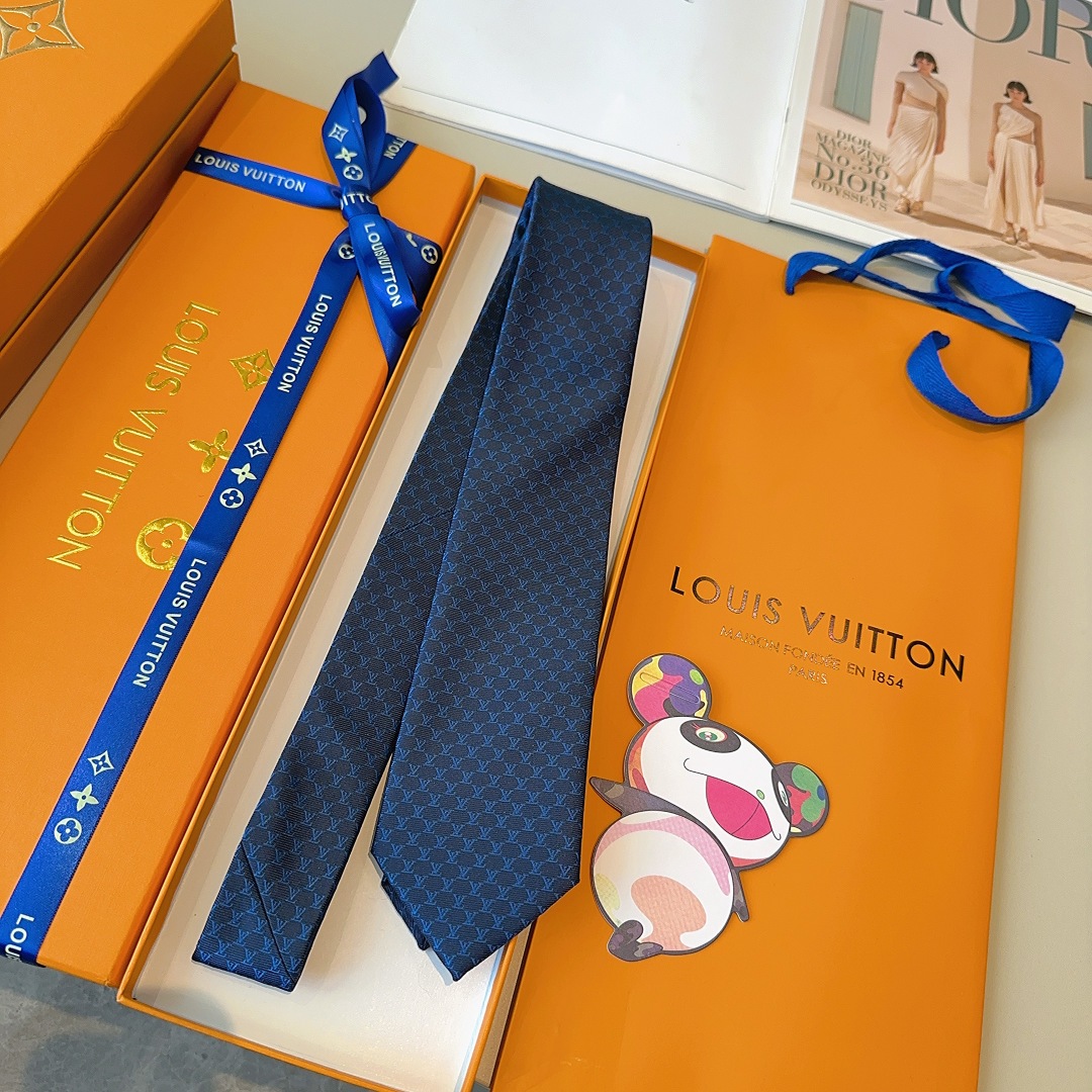 特价特 LV Fishnet桑蚕丝领带于意大利匠心打造，以品牌字母巧筑渔网图案，为经典格调注入俊朗气息
