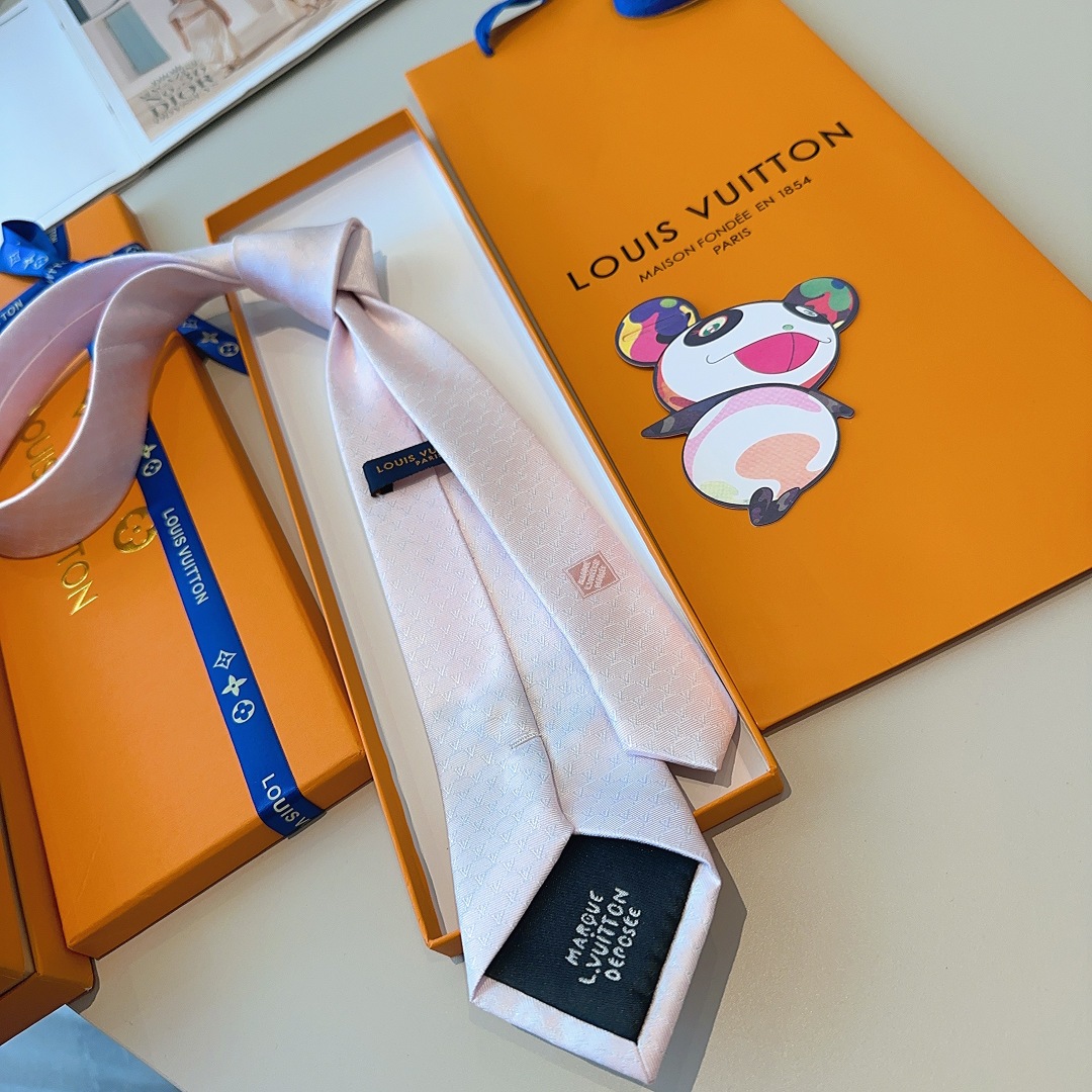特价特 LV Fishnet桑蚕丝领带于意大利匠心打造，以品牌字母巧筑渔网图案，为经典格调注入俊朗气息
