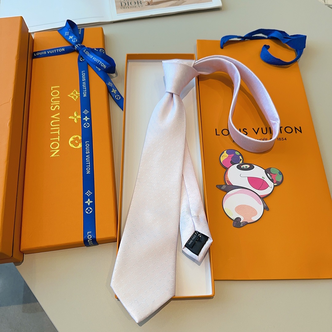 特价特 LV Fishnet桑蚕丝领带于意大利匠心打造，以品牌字母巧筑渔网图案，为经典格调注入俊朗气息

