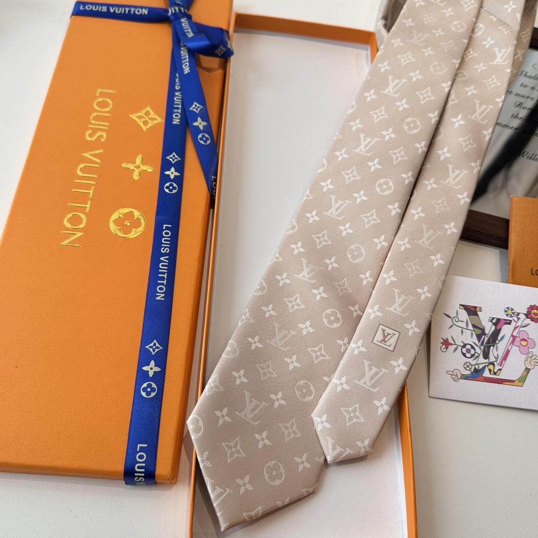 特价特 👏👏专柜同歩👔👔精致的小Logo提花，低调奢华大气的配色，这款领带将Lv标志性的Damier图案