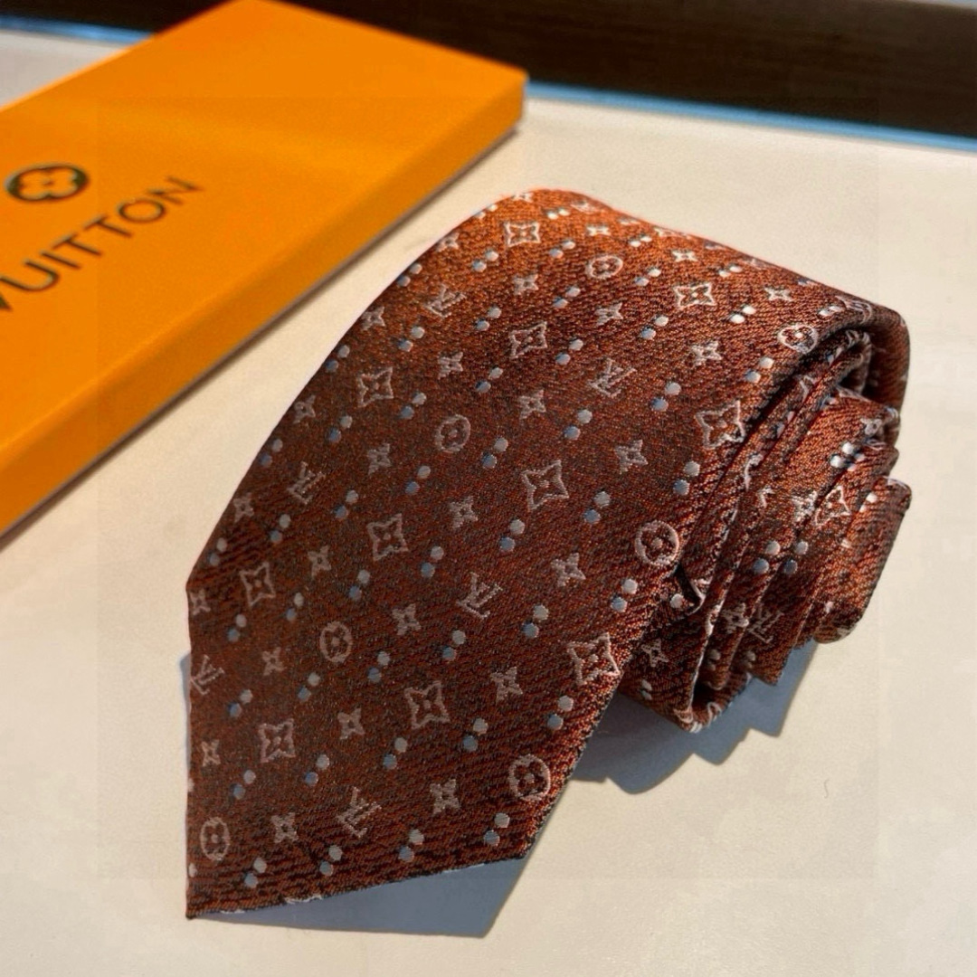 特价👏专柜同歩👔👔精致的小Logo提花，低调奢华大气的配色，这款领带将Lv标志性的Damier图案以同色