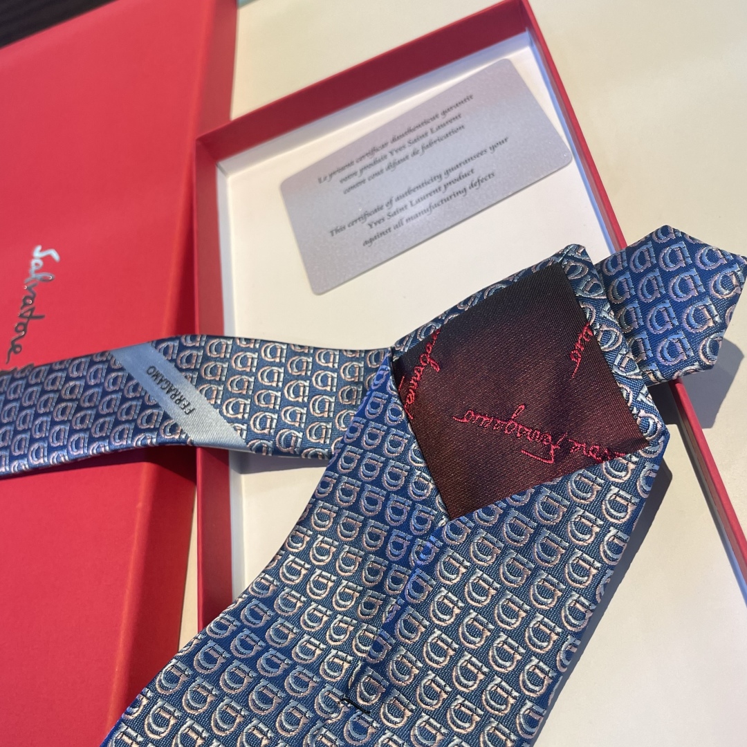 特价特 配包装  菲拉格慕男士新款领带系列👔👔，让男士可以充分展示自己个性。100%顶级斜纹真丝手工定制