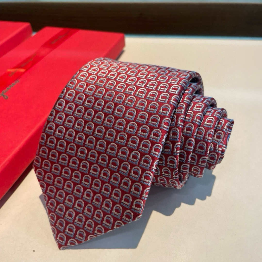 特价特 配包装  菲拉格慕男士新款领带系列👔👔，让男士可以充分展示自己个性。100%顶级斜纹真丝手工定制