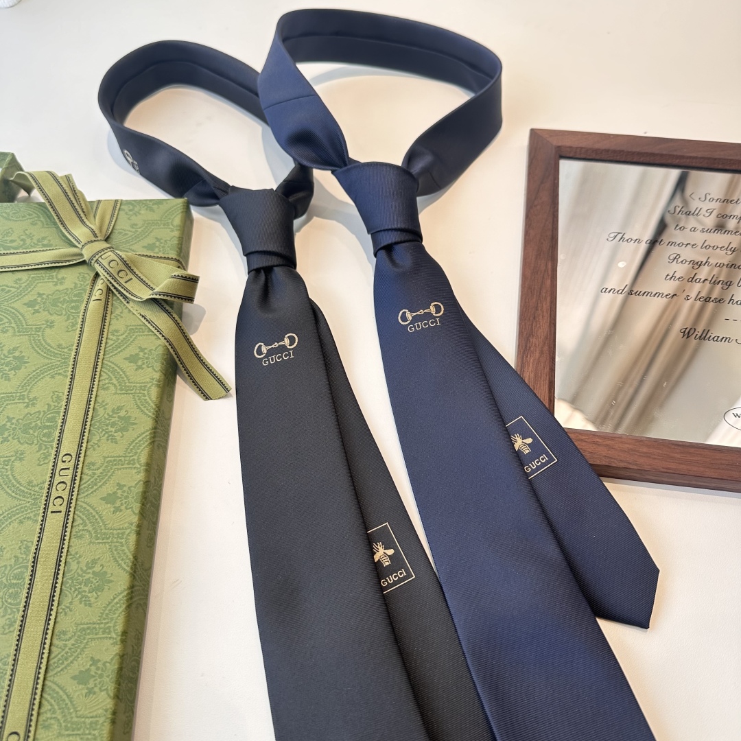 特价特批 G家专柜新款男士领带👔👔，稀有采用经典小G LOGO提花展现精湛手工与时尚优雅的理想选择，这款