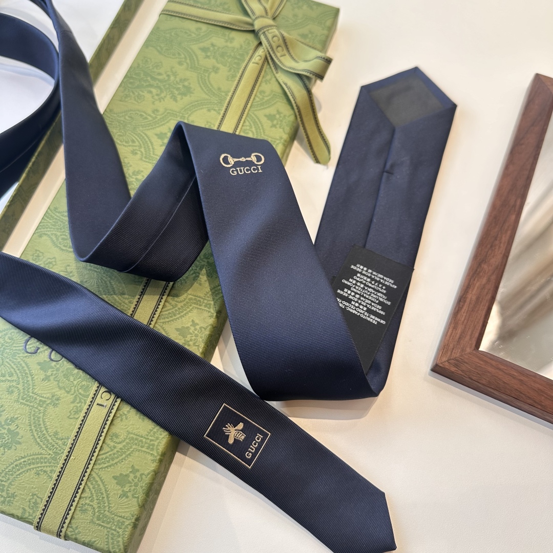 特价特批 G家专柜新款男士领带👔👔，稀有采用经典小G LOGO提花展现精湛手工与时尚优雅的理想选择，这款