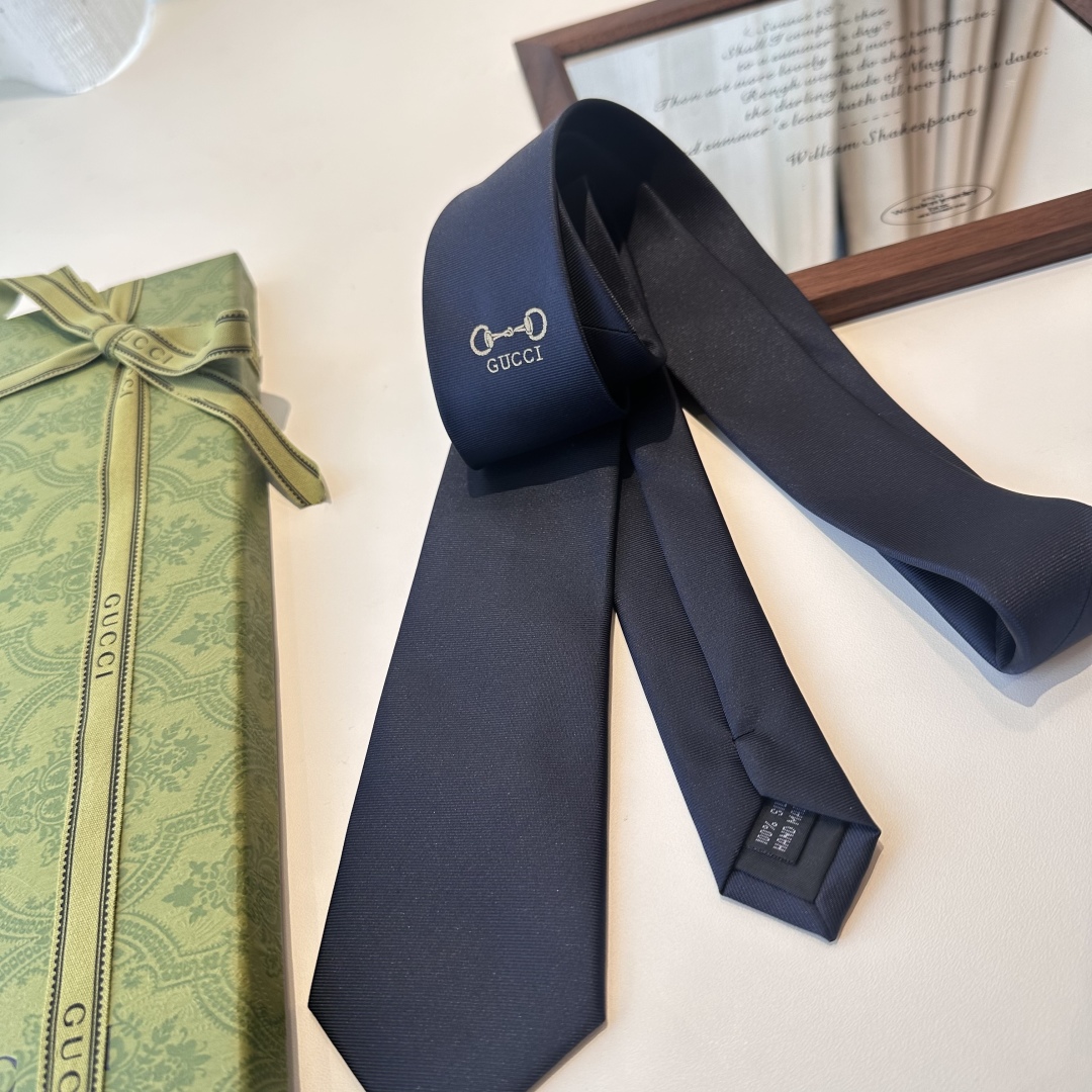 特价特批 G家专柜新款男士领带👔👔，稀有采用经典小G LOGO提花展现精湛手工与时尚优雅的理想选择，这款