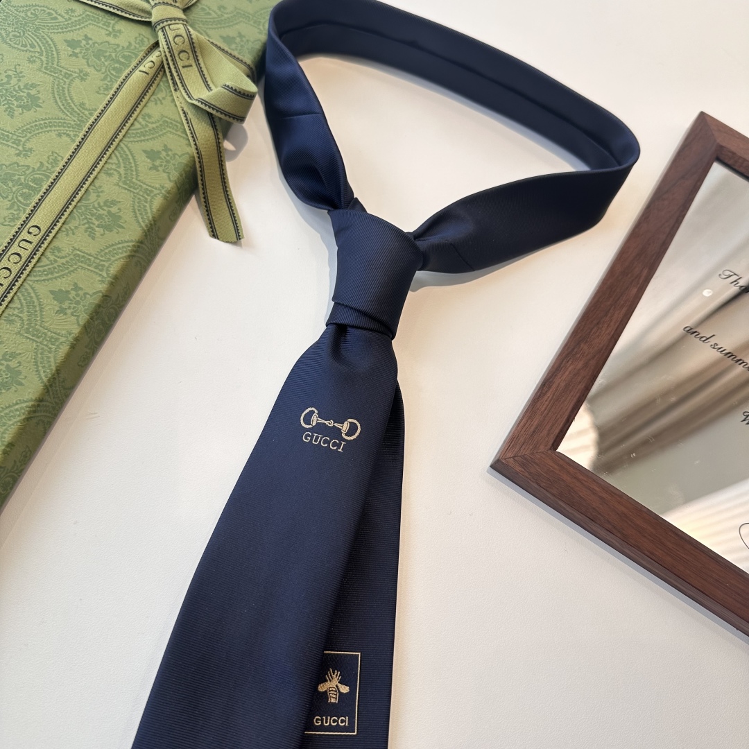 特价特批 G家专柜新款男士领带👔👔，稀有采用经典小G LOGO提花展现精湛手工与时尚优雅的理想选择，这款