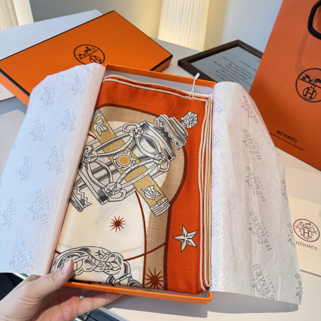  星辰合唱曲双面同色丝绒
 创作渊源
吹响号角！骏马天堂正在举行盛大庆典。诸神开启舞会，庆祝宇宙重生，而