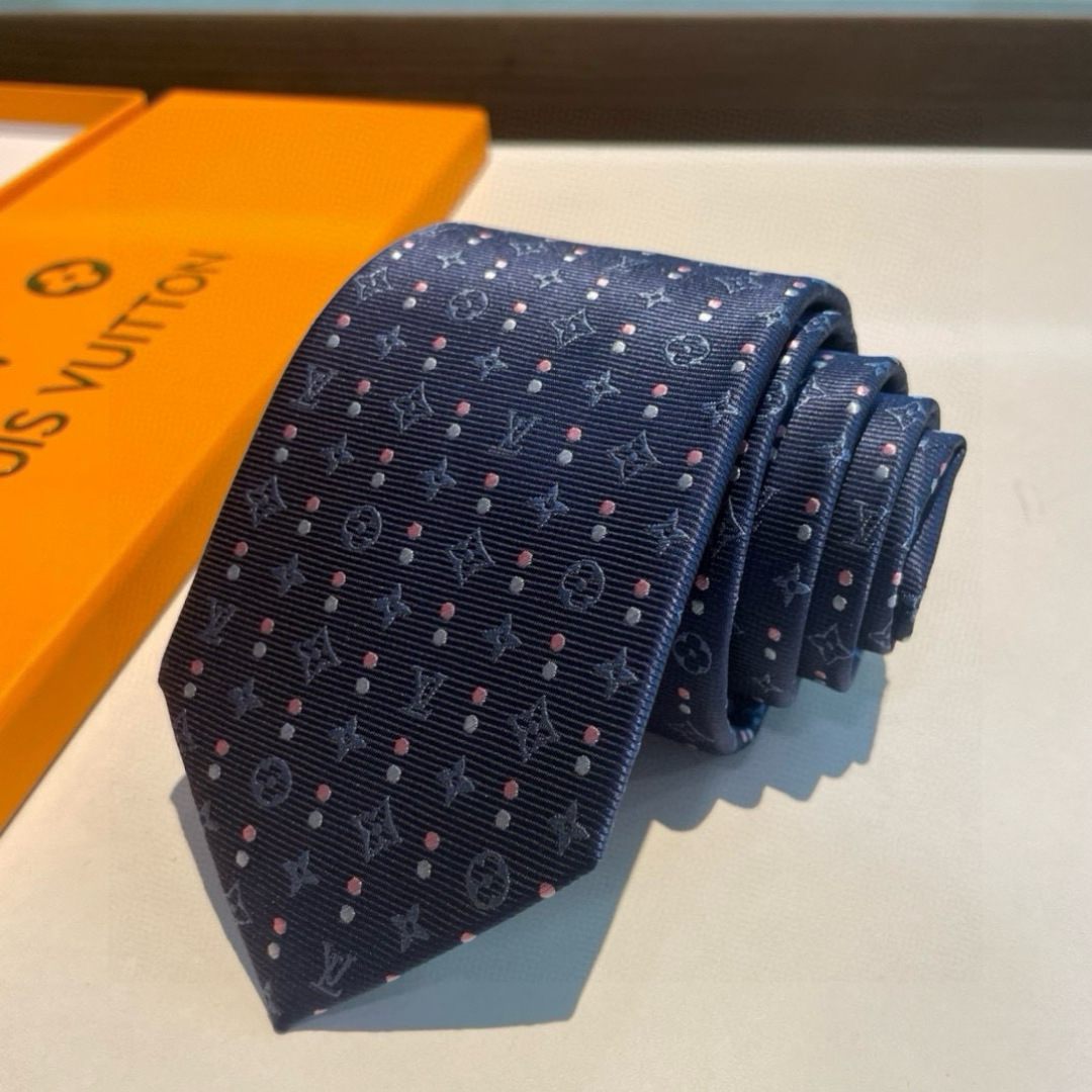 特价👏👏专柜同歩👔👔精致的小Logo提花，低调奢华大气的配色，这款领带将Lv标志性的Damier图案以同
