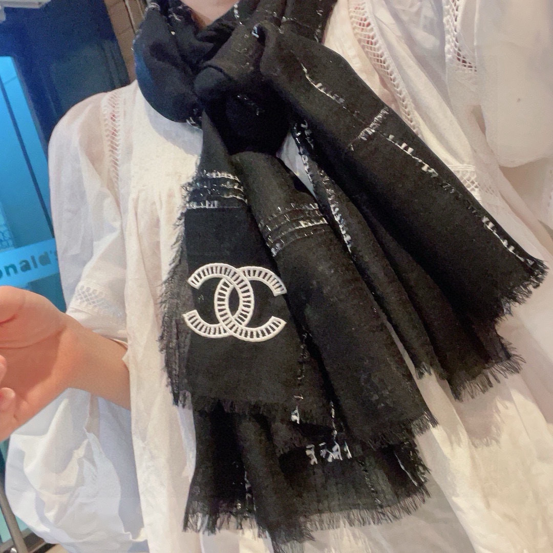  最新款香奈儿来啦来啦，无敌大爆款，绝对是市面上最高版本。手感超级柔软。牙刷纱全部订纺嘴唇嘴唇‼️香粉必