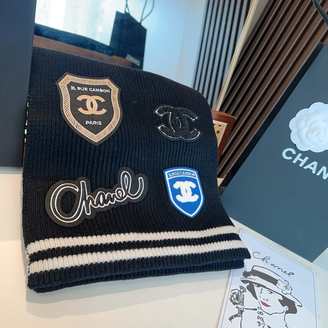  香奈儿👑👑Chanel24秋冬新款学院风徽章刺绣24b针织围巾羊绒针织长巾‼️美翻了流泪御用殿堂级极品