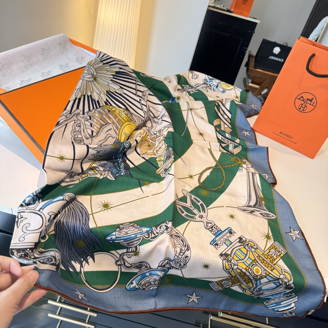  星辰合唱曲双面同色丝绒
 创作渊源
吹响号角！骏马天堂正在举行盛大庆典。诸神开启舞会，庆祝宇宙重生，而