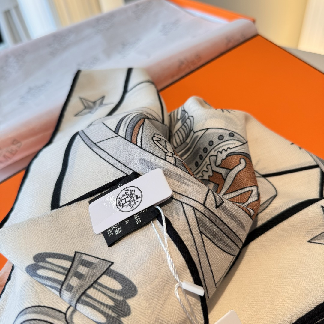  星辰合唱曲双面同色丝绒
 创作渊源
吹响号角！骏马天堂正在举行盛大庆典。诸神开启舞会，庆祝宇宙重生，而