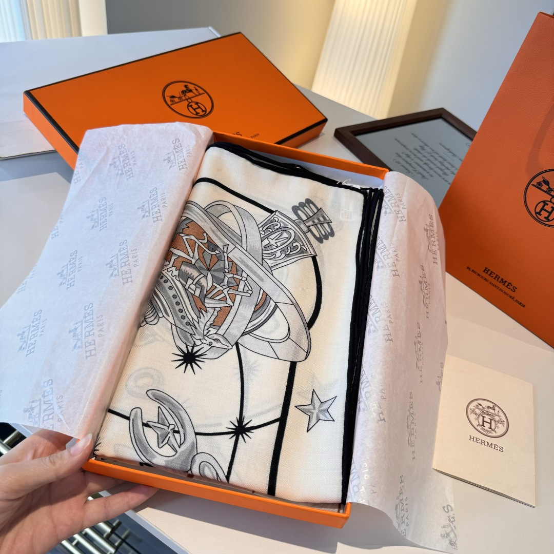  星辰合唱曲双面同色丝绒
 创作渊源
吹响号角！骏马天堂正在举行盛大庆典。诸神开启舞会，庆祝宇宙重生，而