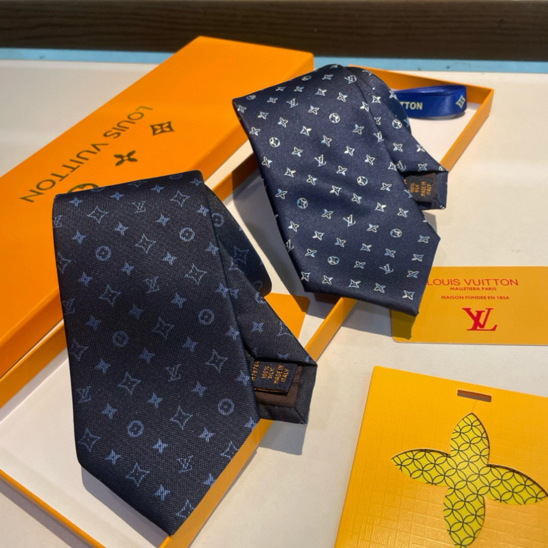 特价👏👏专柜同歩👔👔精致的小Logo提花，低调奢华大气的配色，这款领带将Lv标志性的Damier图案以同
