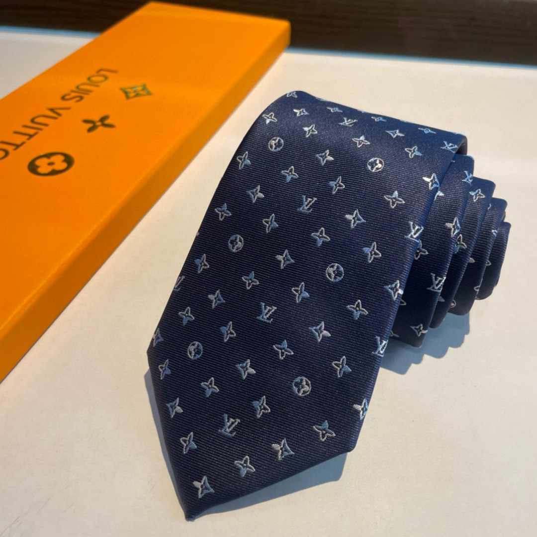 特价👏👏专柜同歩👔👔精致的小Logo提花，低调奢华大气的配色，这款领带将Lv标志性的Damier图案以同