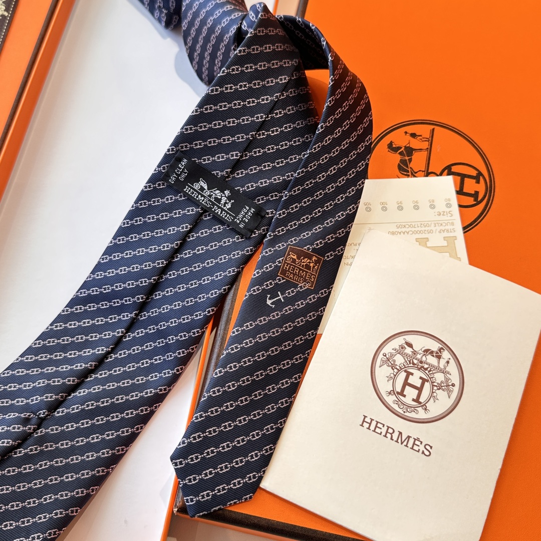 特价特 爱马仕最新款领带 “抛锚起航”领带
手工缝制重磅真丝领带（100%桑蚕丝）。
爱马仕领带是每位男