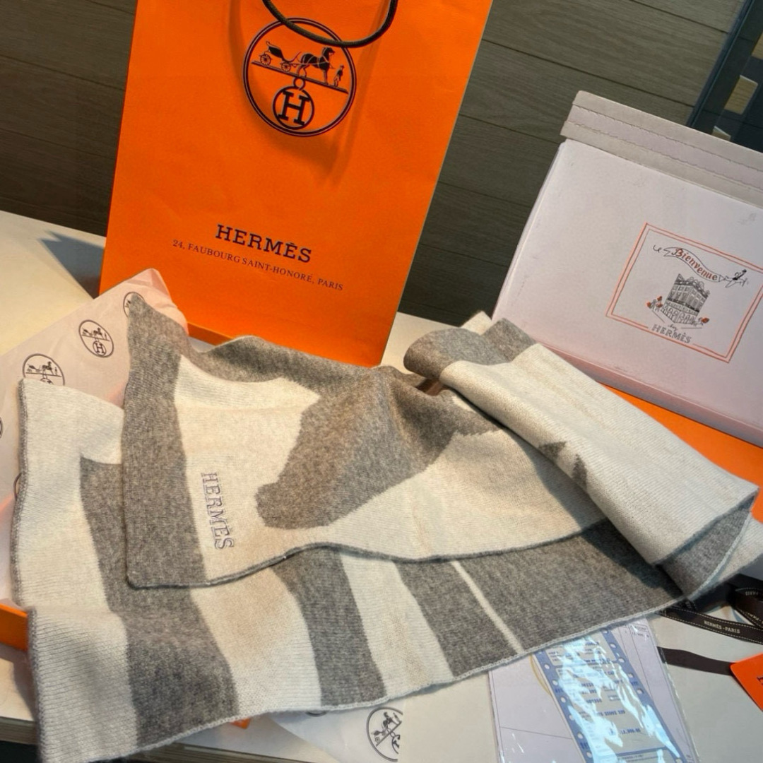 原单品质 御用殿堂级极品驴！秋冬专柜在售  顶级羊绒针织长巾.配以精美简约图案组合成经典图案 美丽至极 