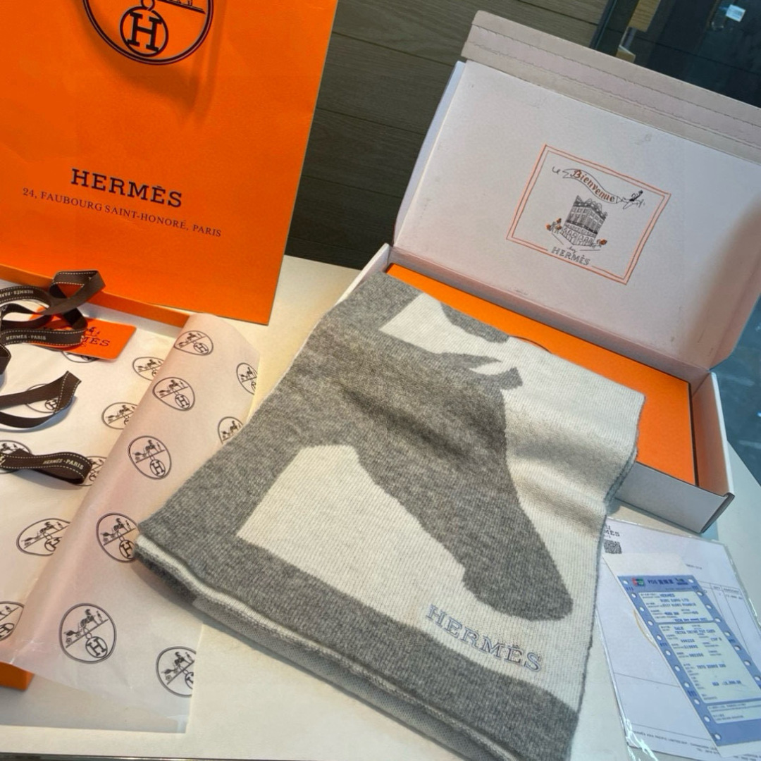 原单品质 御用殿堂级极品驴！秋冬专柜在售  顶级羊绒针织长巾.配以精美简约图案组合成经典图案 美丽至极 