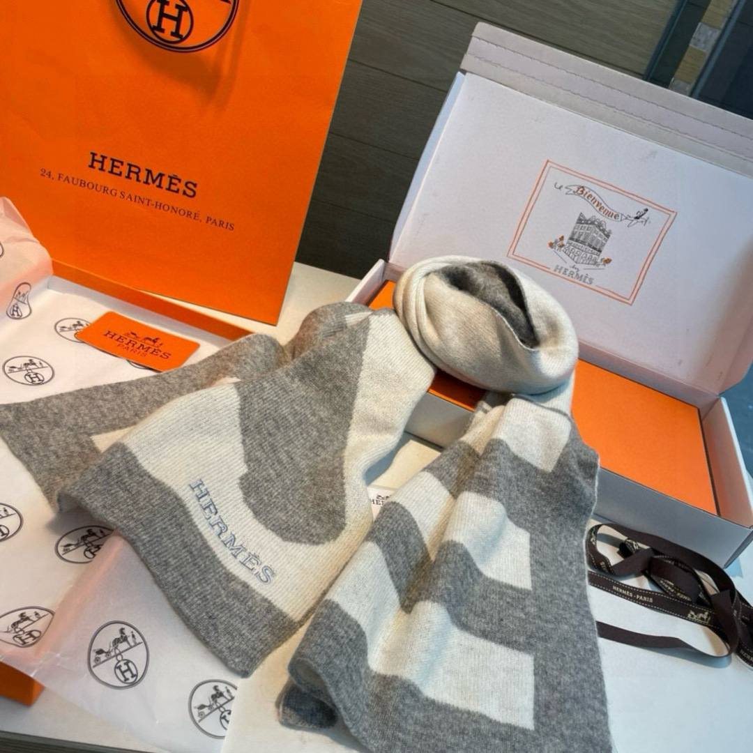 原单品质 御用殿堂级极品驴！秋冬专柜在售  顶级羊绒针织长巾.配以精美简约图案组合成经典图案 美丽至极 