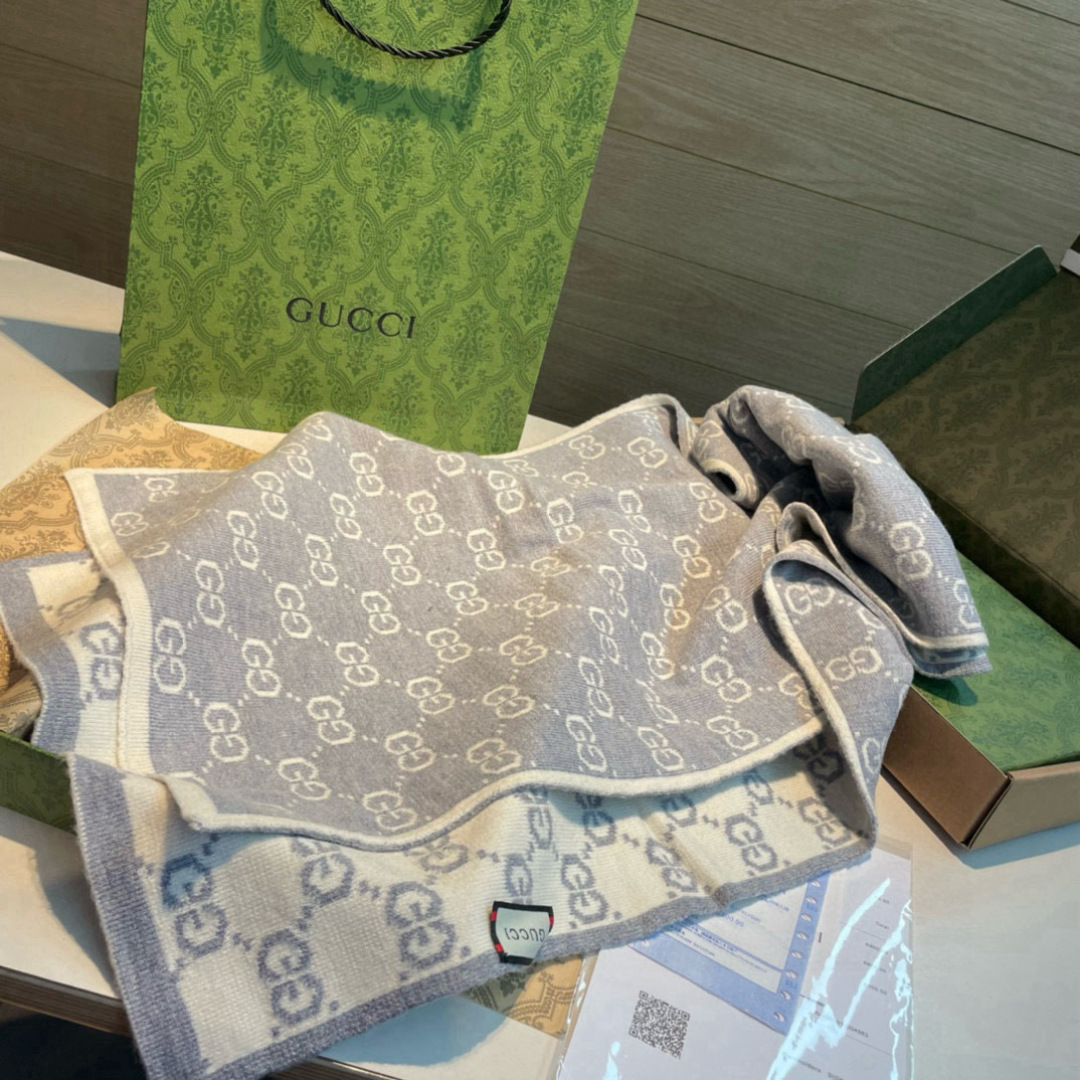  Gucci  · 古奇经典羊绒围巾❗双面提花❗️来个硬货.麻溜的安排上.纯正出口❗原订单已经交货一批，