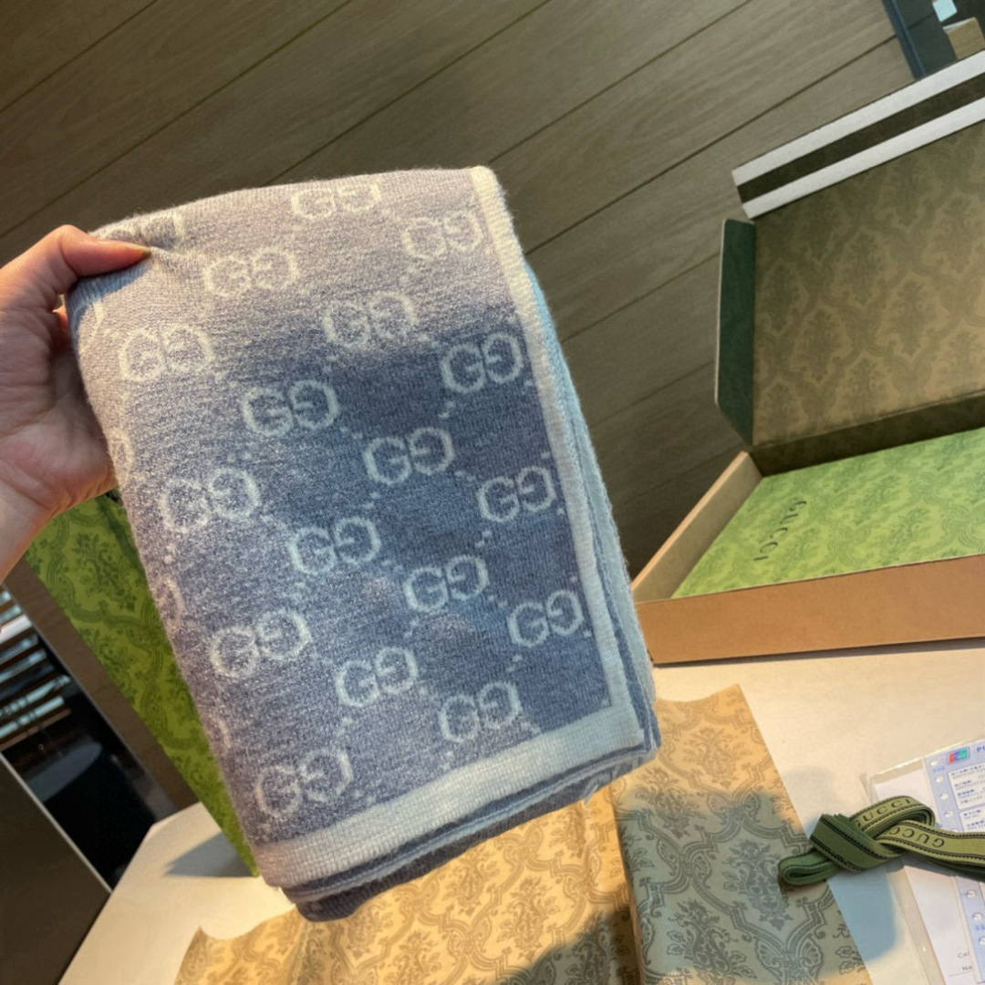  Gucci  · 古奇经典羊绒围巾❗双面提花❗️来个硬货.麻溜的安排上.纯正出口❗原订单已经交货一批，
