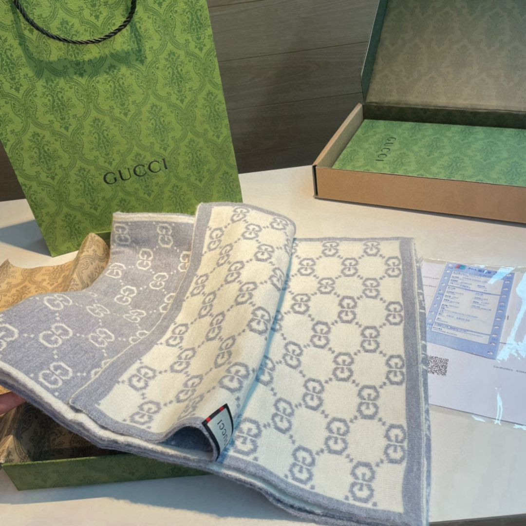  Gucci  · 古奇经典羊绒围巾❗双面提花❗️来个硬货.麻溜的安排上.纯正出口❗原订单已经交货一批，