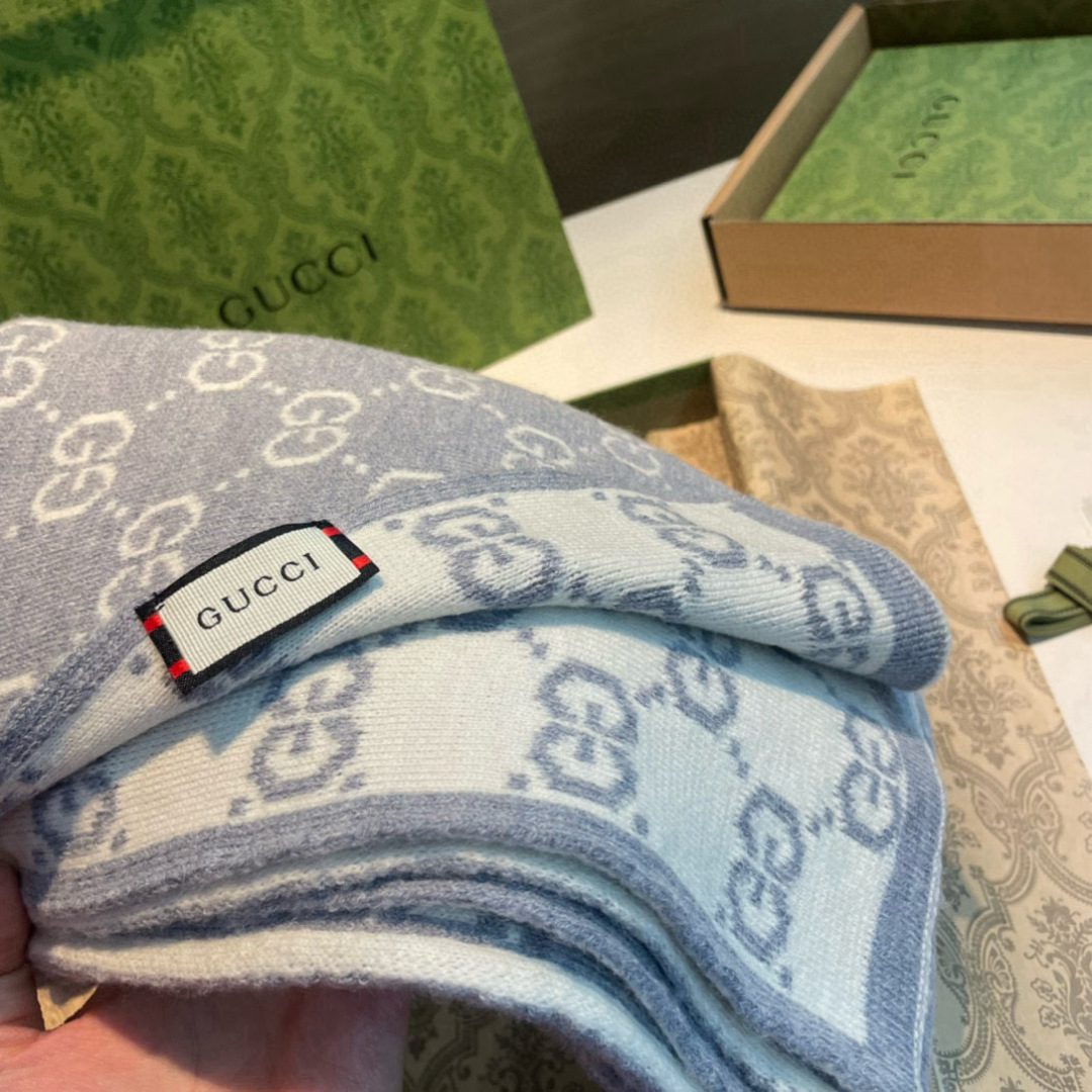  Gucci  · 古奇经典羊绒围巾❗双面提花❗️来个硬货.麻溜的安排上.纯正出口❗原订单已经交货一批，
