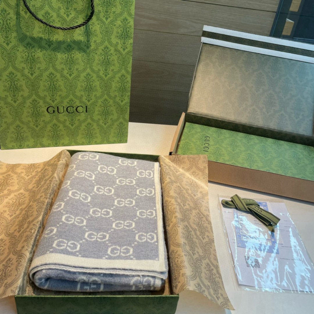  Gucci  · 古奇经典羊绒围巾❗双面提花❗️来个硬货.麻溜的安排上.纯正出口❗原订单已经交货一批，