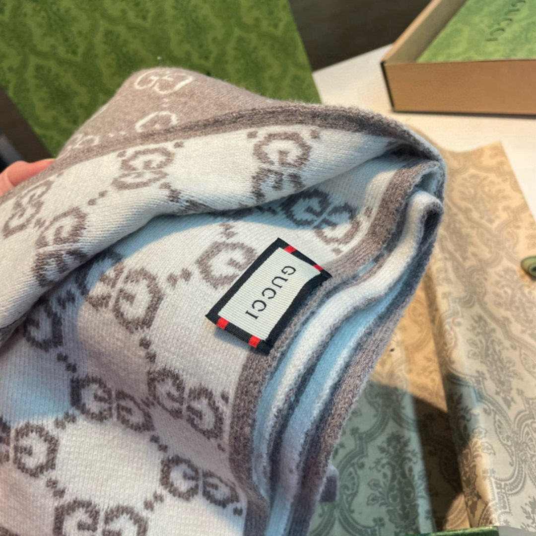  Gucci  · 古奇经典羊绒围巾❗双面提花❗️来个硬货.麻溜的安排上.纯正出口❗原订单已经交货一批，