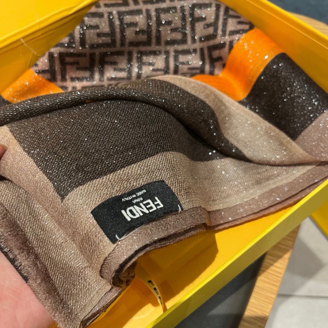 【▪️闪光女神披肩，璀璨夺目】Fendi神仙级好物！！！简约款做出内涵特别不容易！版型，柔软度，手感等都