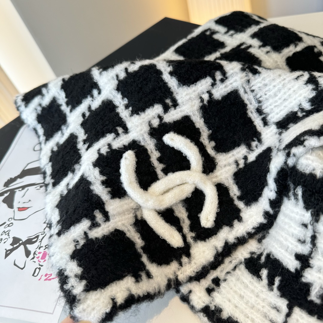  新款Chanel · 香奈儿难得一见的针织单品，温柔配色，超级迷恋❗️气质低调恬静又不失优雅❗️】重点