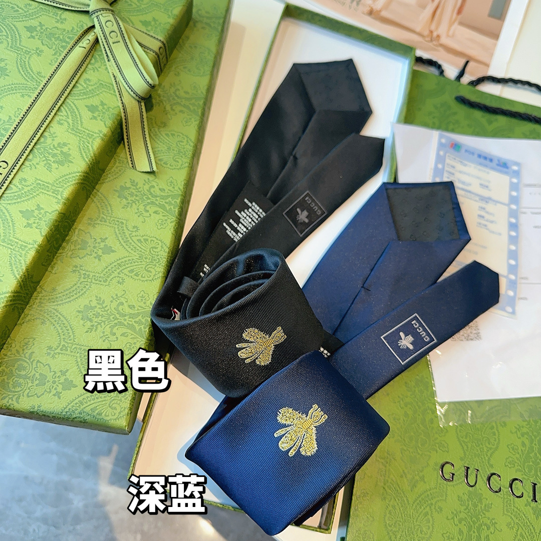 特价 真丝领带，配以金色蜜蜂刺绣，此图案已经迅速成为Alessandro Michele的设计中辨识度最