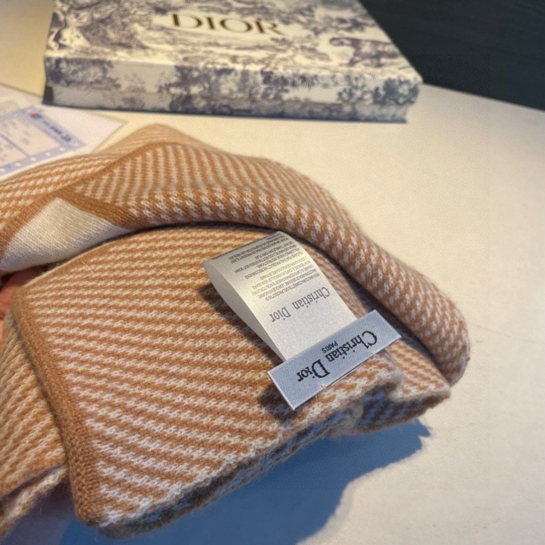  ━━━━ ● Dior迪奥 ● ━━━━Dior秋冬新品 新款字母印花针织款！经典logo提花时髦少女
